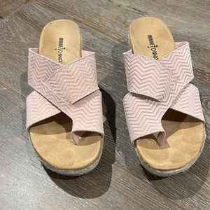 Minnetonka blush size 9 wedge sandals